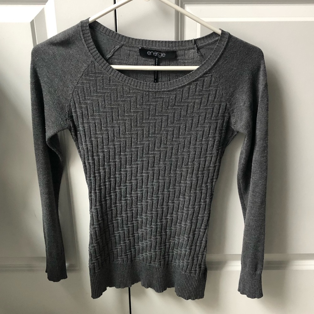 Grey long sleeve shirt.